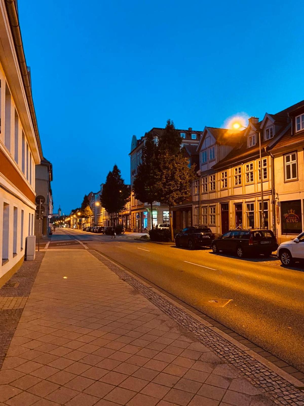 City-Apartment Mit Parkplatz & Fahrradraum! Nur 300M Zum Stadthafen Schwerin  Extérieur photo